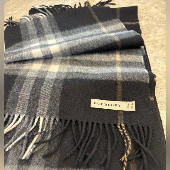 Burberry Scarf - Picture 3 of 8